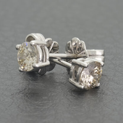 18ct White Gold 0.80ct Diamond Solitaire Stud Earrings - Image 3