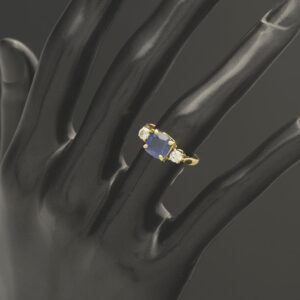 18ct Yellow Gold 0.30ct Diamond &#038; 1.57ct Sapphire 3 Stone Ring