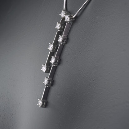 18ct White Gold 0.90ct Diamond Dropper Necklace 18" - Image 3