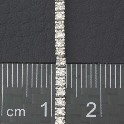 18ct White Gold 2.30ct Diamond Tennis Bracelet 7" 1mm - Image 3