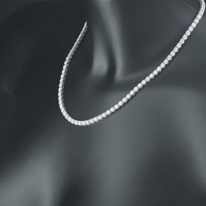 18ct White Gold 10.75ct Diamond Tennis Necklace - Image 2