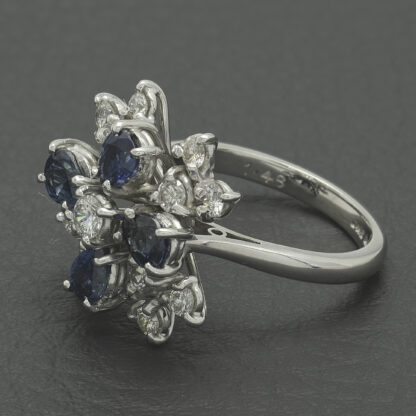 18ct White Gold 0.63ct Diamond & 1.48ct Sapphire Ring - Image 2