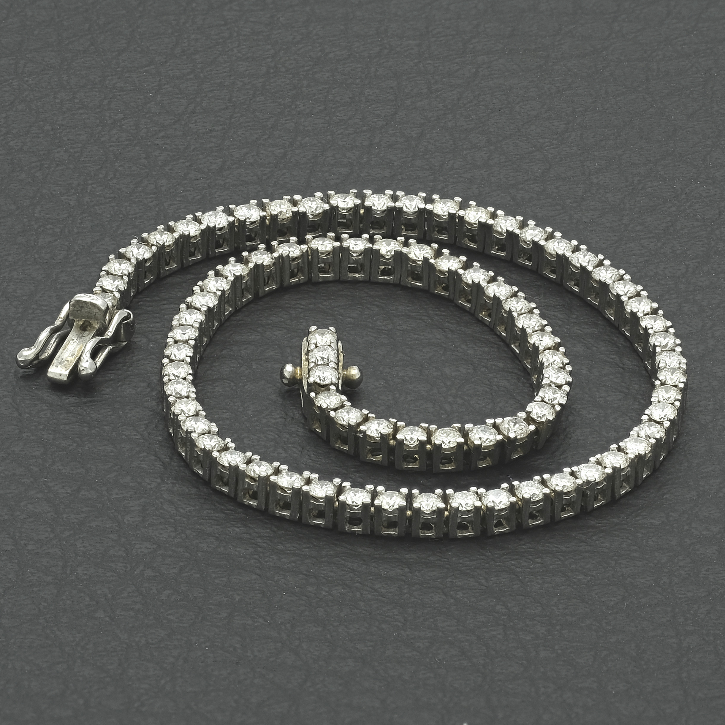 18ct White Gold 1.80ct Diamond Tennis Bracelet 7.5" 2mm - Image 2
