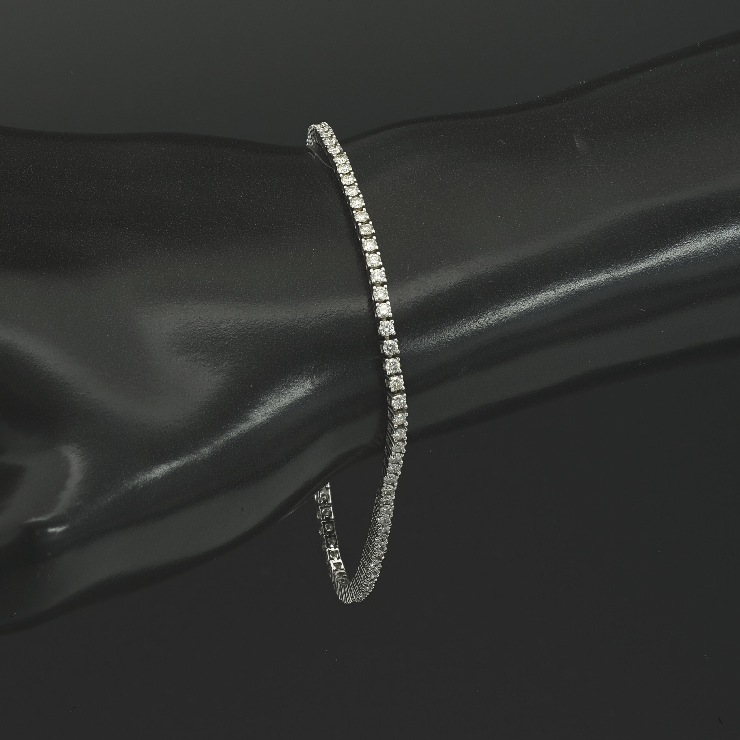 18ct White Gold 1.80ct Diamond Tennis Bracelet 7.5" 2mm - Image 4