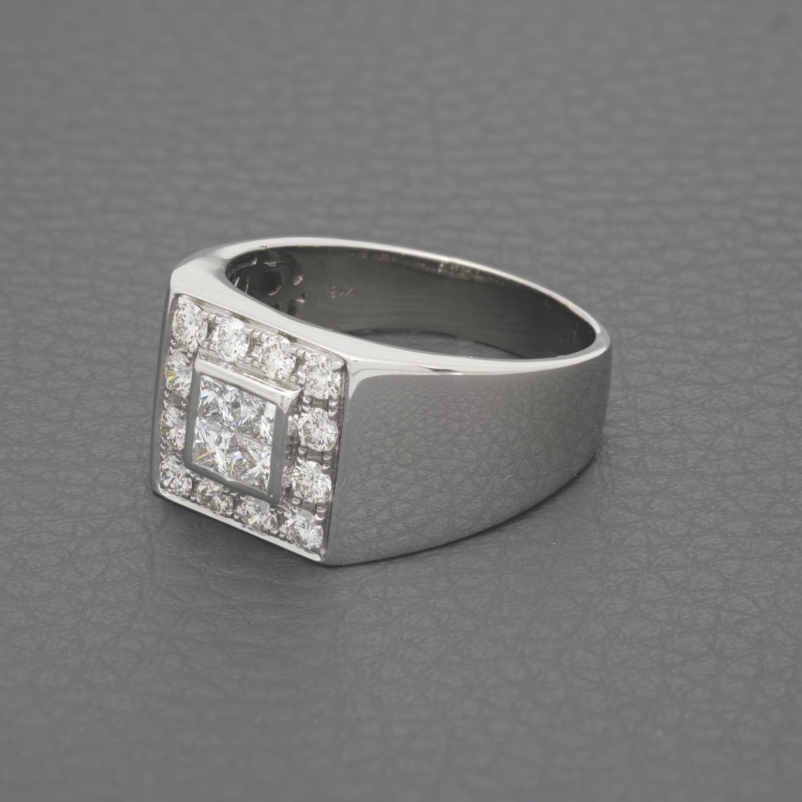 18ct White Gold 1.30ct Diamond Signet Ring - Image 4