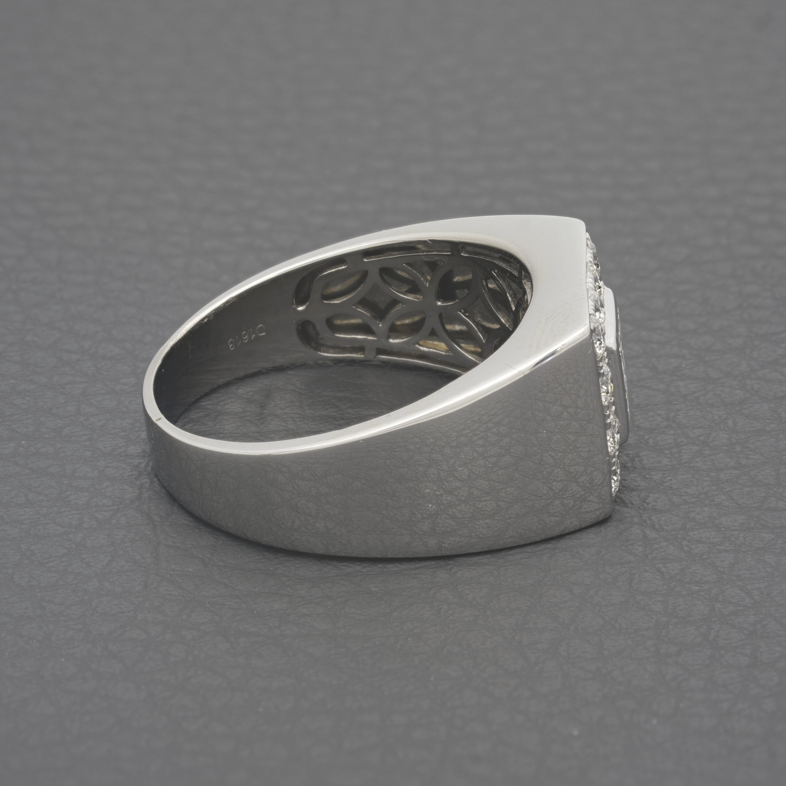 18ct White Gold 1.30ct Diamond Signet Ring - Image 3