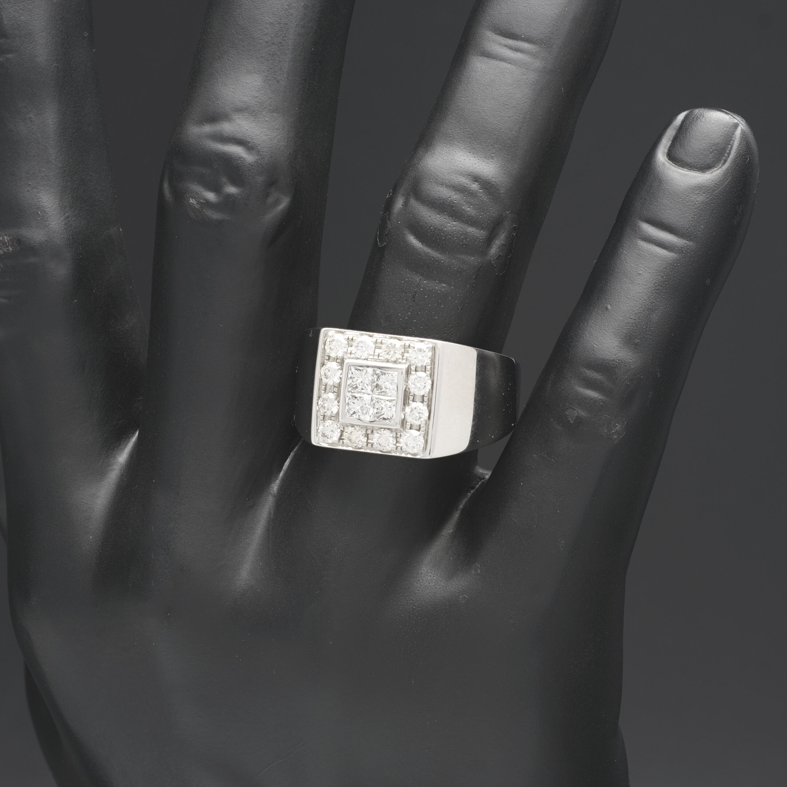 18ct White Gold 1.30ct Diamond Signet Ring - Image 2