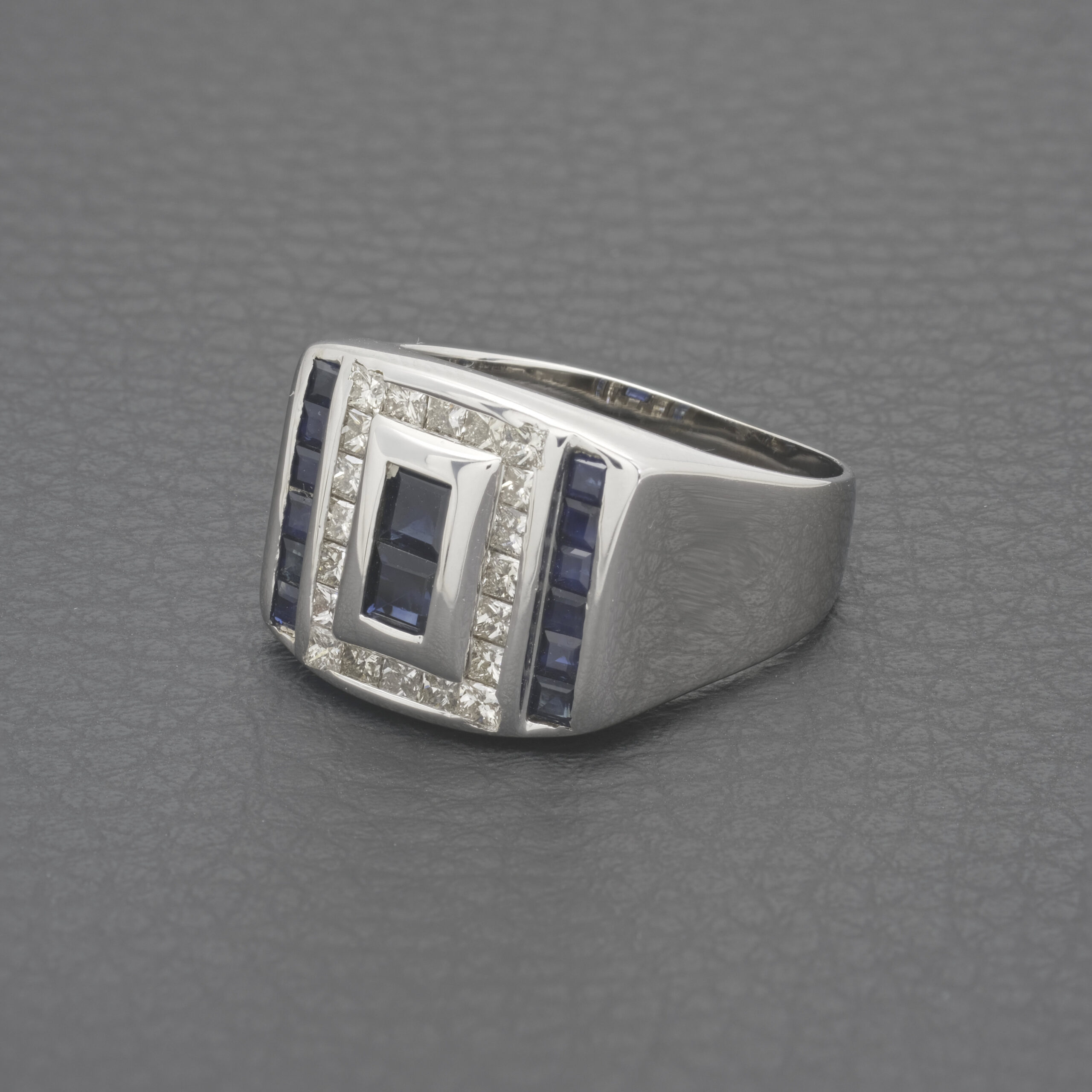 18ct White Gold 0.60ct Diamond & Sapphire Signet Ring - Image 4