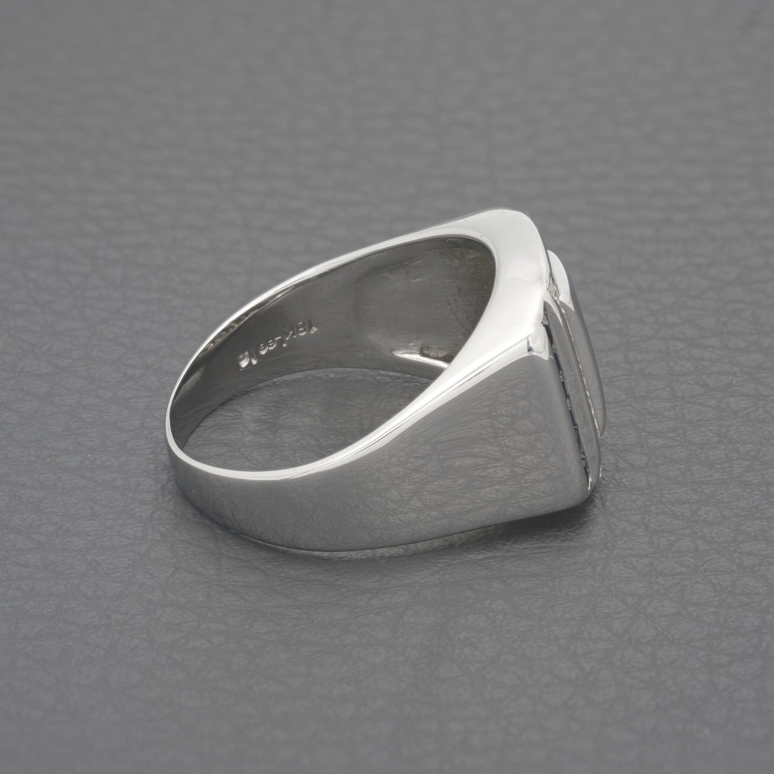 18ct White Gold 0.60ct Diamond & Sapphire Signet Ring - Image 3