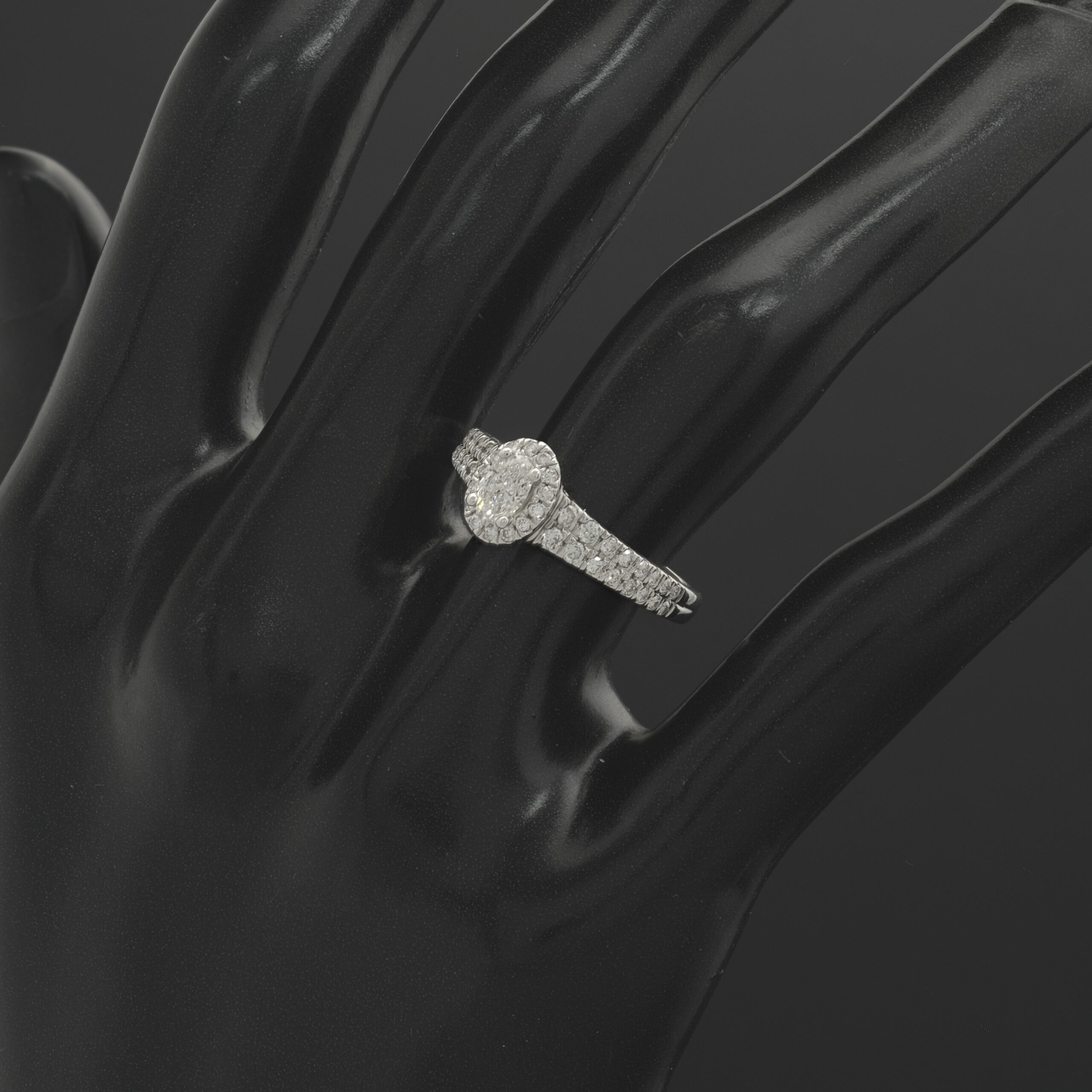 18ct White Gold 0.75ct Double Row Halo Ring - Image 2