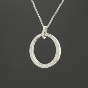 18ct White Gold 0.58ct Diamond Circle Necklace 18&#8243;
