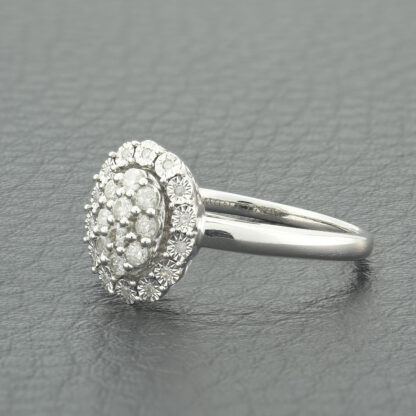 9ct White Gold 0.25 Diamond Halo Cluster Ring - Image 2