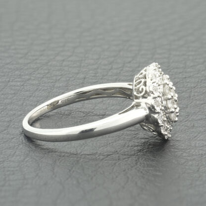 9ct White Gold 0.25 Diamond Halo Cluster Ring - Image 3