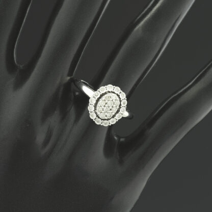 9ct White Gold 0.25 Diamond Halo Cluster Ring - Image 4