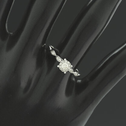 9ct White Gold 0.15ct Diamond Cluster Ring - Image 2