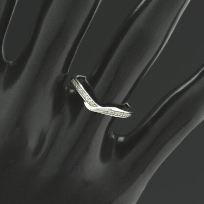 9ct White Gold Wishbone Diamond Ring - Image 4