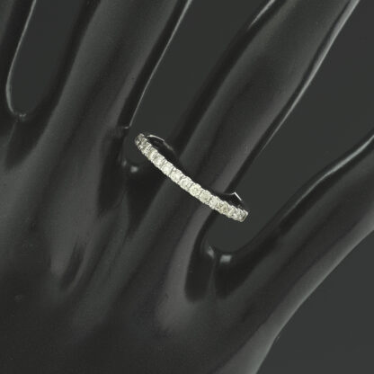 9ct White Gold 0.25ct Diamond Half Eternity Ring - Image 4