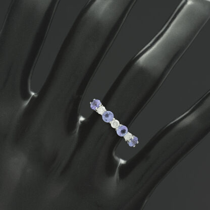 18ct White Gold 0.60ct Tanzanite 0.20ct Diamond Ring - Image 2