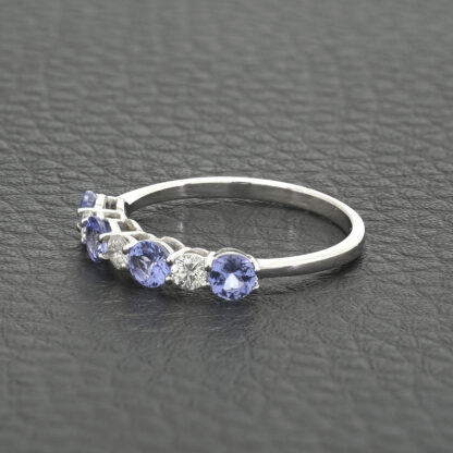 18ct White Gold 0.60ct Tanzanite 0.20ct Diamond Ring - Image 3