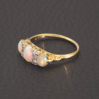 18ct Yellow Gold Opal And Diamond Ring - Image 3