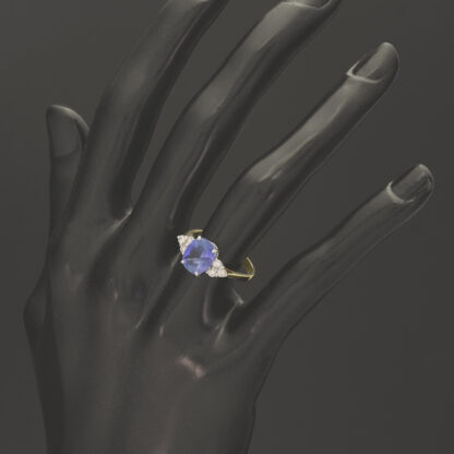 18ct Yellow Gold 0.20ct Diamond And 1.80ct Tanzanite Ring - Image 2