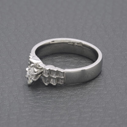 18ct White Gold 0.33ct Diamond Marquise Ring - Image 3