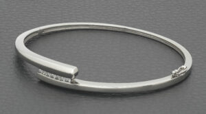 9ct White Gold 0.14ct Diamond 7 Stone Bangle