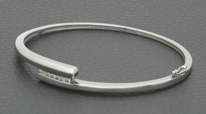 9ct White Gold 0.14ct Diamond 7 Stone Bangle - Image 4