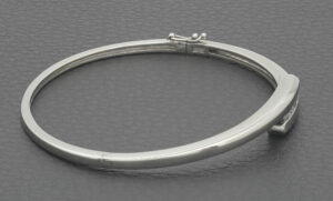 9ct White Gold 0.14ct Diamond 7 Stone Bangle