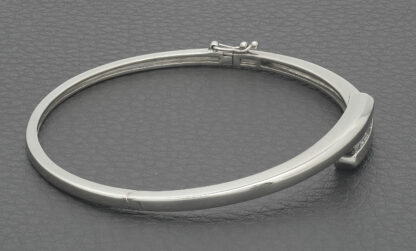 9ct White Gold 0.14ct Diamond 7 Stone Bangle - Image 3