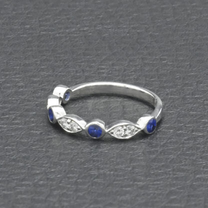 18ct White Gold 0.20ct Diamond & 0.25ct Sapphire Ring - Image 4