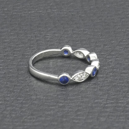 18ct White Gold 0.20ct Diamond & 0.25ct Sapphire Ring - Image 3