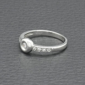 18ct White Gold 0.18ct Diamond Single Stone Ring With Diamond Set Shoulders