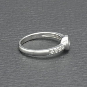 18ct White Gold 0.18ct Diamond Single Stone Ring With Diamond Set Shoulders