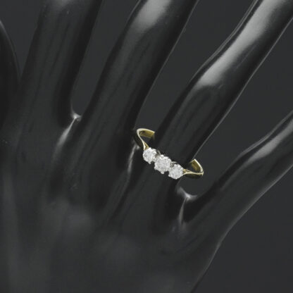 18ct Yellow Gold 0.50ct Diamond 3 Stone Ring - Image 2