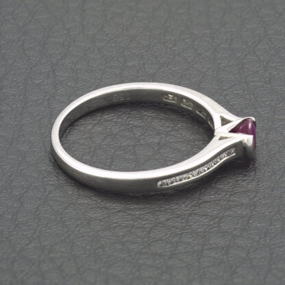 18ct White Gold Diamond and Ruby Ring - Image 3