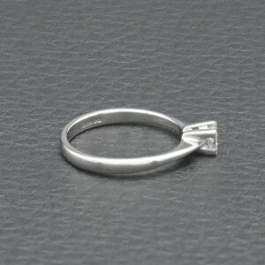 18ct White Gold 0.30ct Diamond Solitaire Ring
