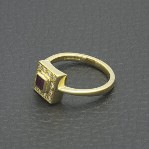 18ct Yellow Gold 0.12ct Diamond &#038; 0.15ct Ruby Halo Ring