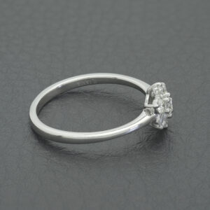 18ct White Gold 0.40ct Diamond Daisy Cluster Ring