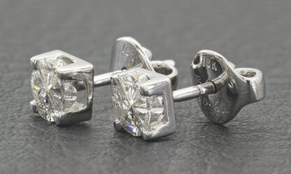 18ct White Gold 0.61ct Diamond Stud Earrings - Image 3