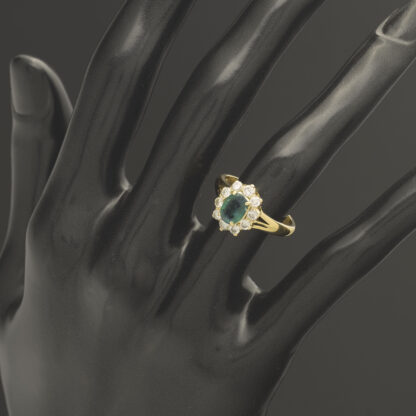 18ct Yellow Gold 0.50ct Diamond And Emerald Cluster Ring - Image 4