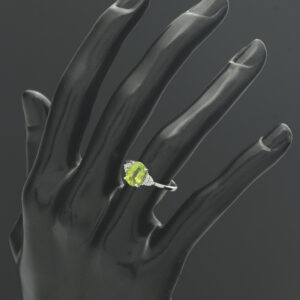 18ct White Gold 0.10ct Diamond &#038; Peridot Cluster Ring
