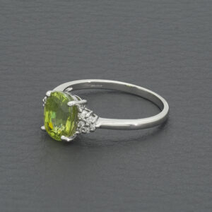 18ct White Gold 0.10ct Diamond &#038; Peridot Cluster Ring