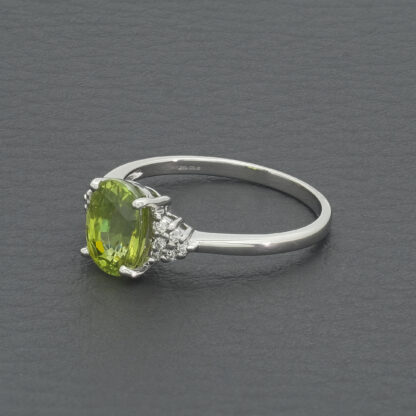 18ct White Gold 0.10ct Diamond & Peridot Cluster Ring - Image 3
