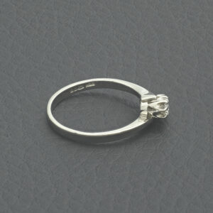 Platinum 0.20ct Diamond Twist Ring