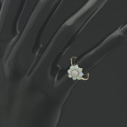 18ct Yellow Gold 0.24ct Diamond & Opal Cluster Ring - Image 4
