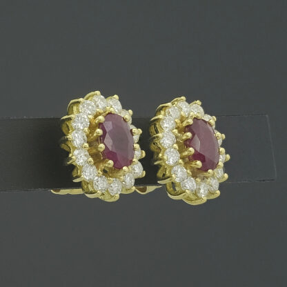 18ct Yellow Gold 0.70ct Diamond & 1.00ct Ruby Cluster Stud Earrings - Image 4