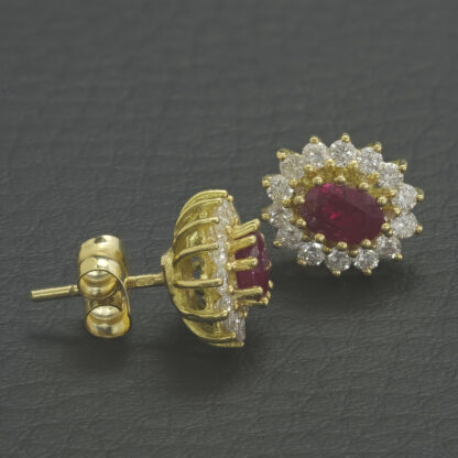 18ct Yellow Gold 0.70ct Diamond & 1.00ct Ruby Cluster Stud Earrings - Image 3