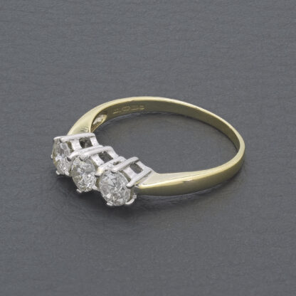 18ct Yellow Gold 0.89ct Diamond 3 Stone Ring - Image 3