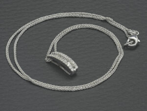 18ct White Gold 0.28ct Diamond Baguette/Brilliant Necklace 16&#8243;